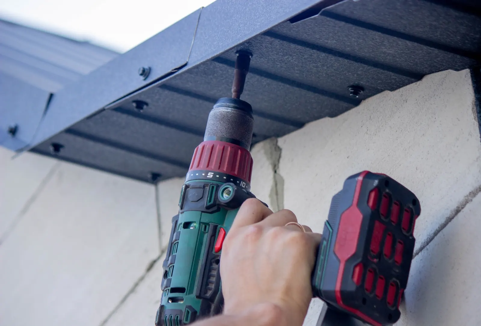 Soffit and fascia repair in Toronto